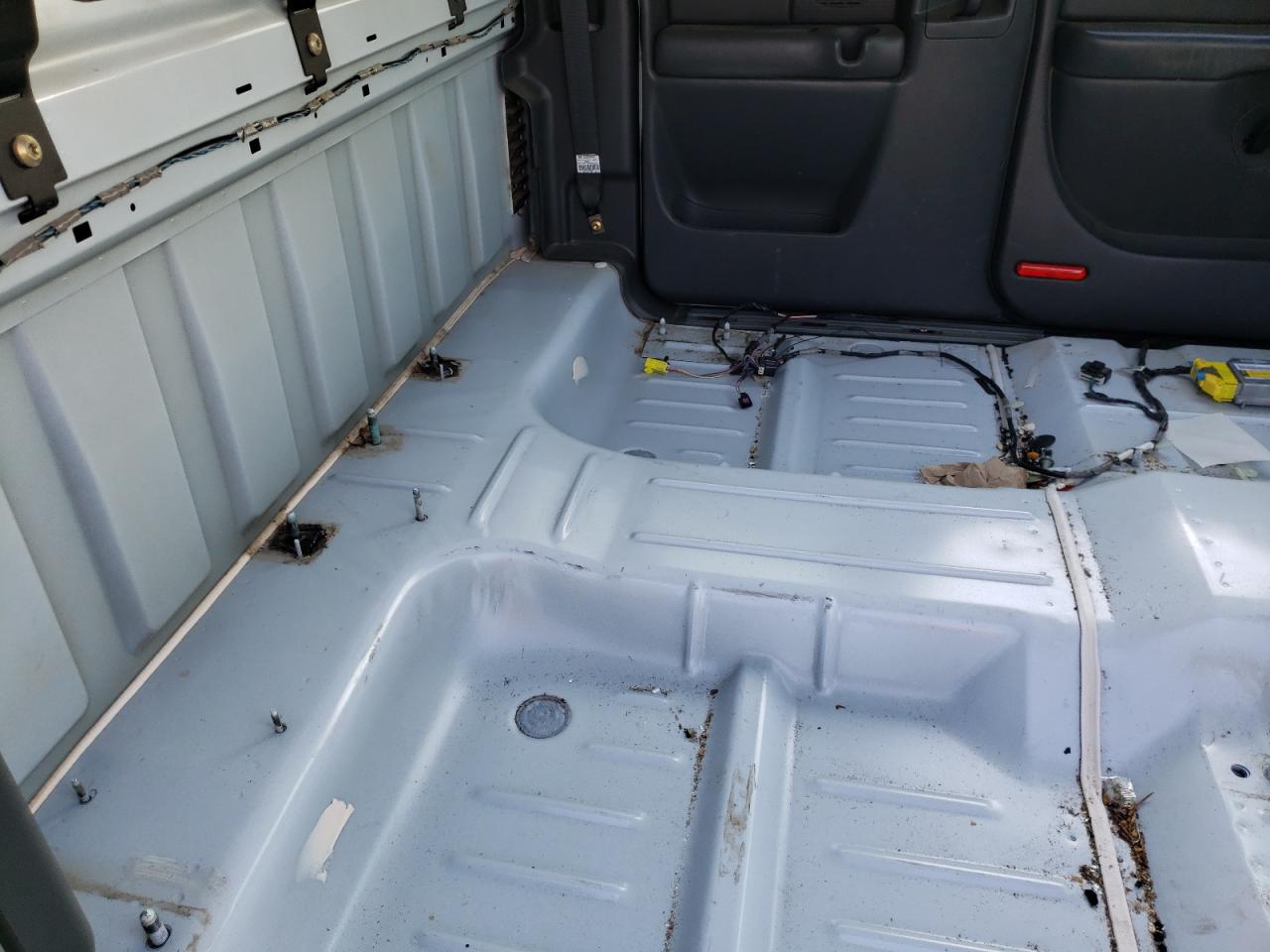 Photo 6 from auction – 2004 CHEVROLET SILVERADO with VIN 2GCEC19T441219747