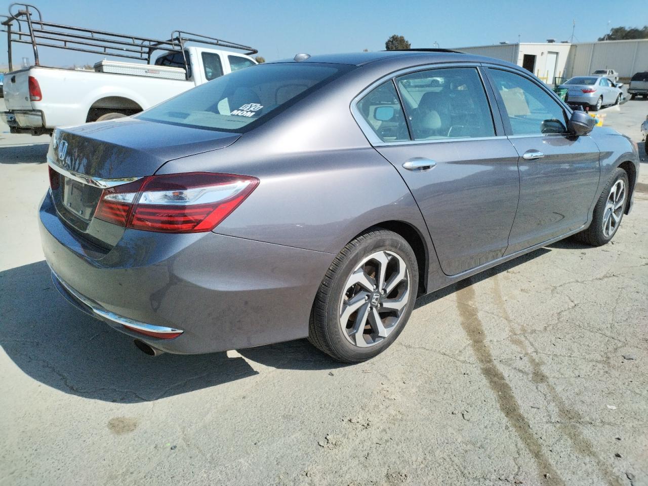 Photo 4 from auction – 2017 HONDA ACCORD EX with VIN 1HGCR2F74HA232157