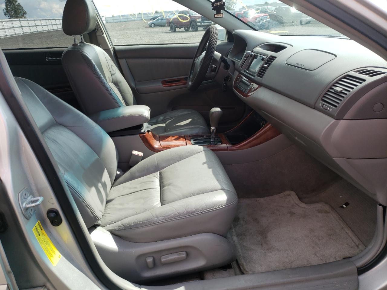 Photo 5 from auction – 2002 TOYOTA CAMRY LE with VIN 4T1BF30K92U001584