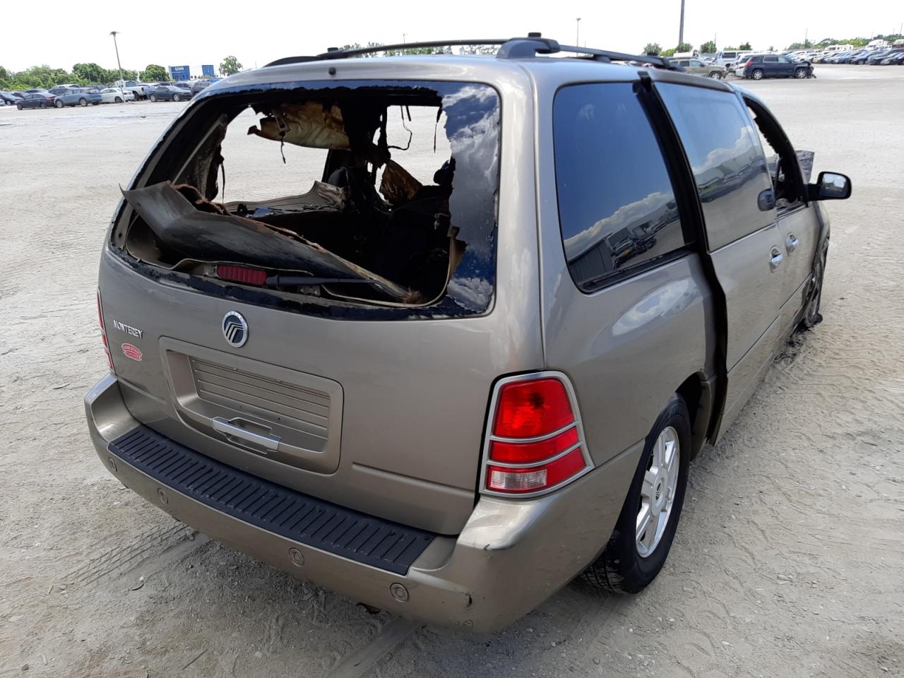Photo 4 from auction – 2004 MERCURY MONTEREY with VIN 2MRDA20244BJ20347
