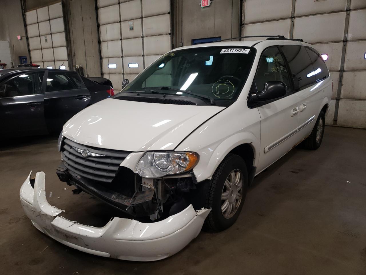 Photo 2 from auction – 2007 CHRYSLER TOWN & COU with VIN 2A4GP54L67R158302