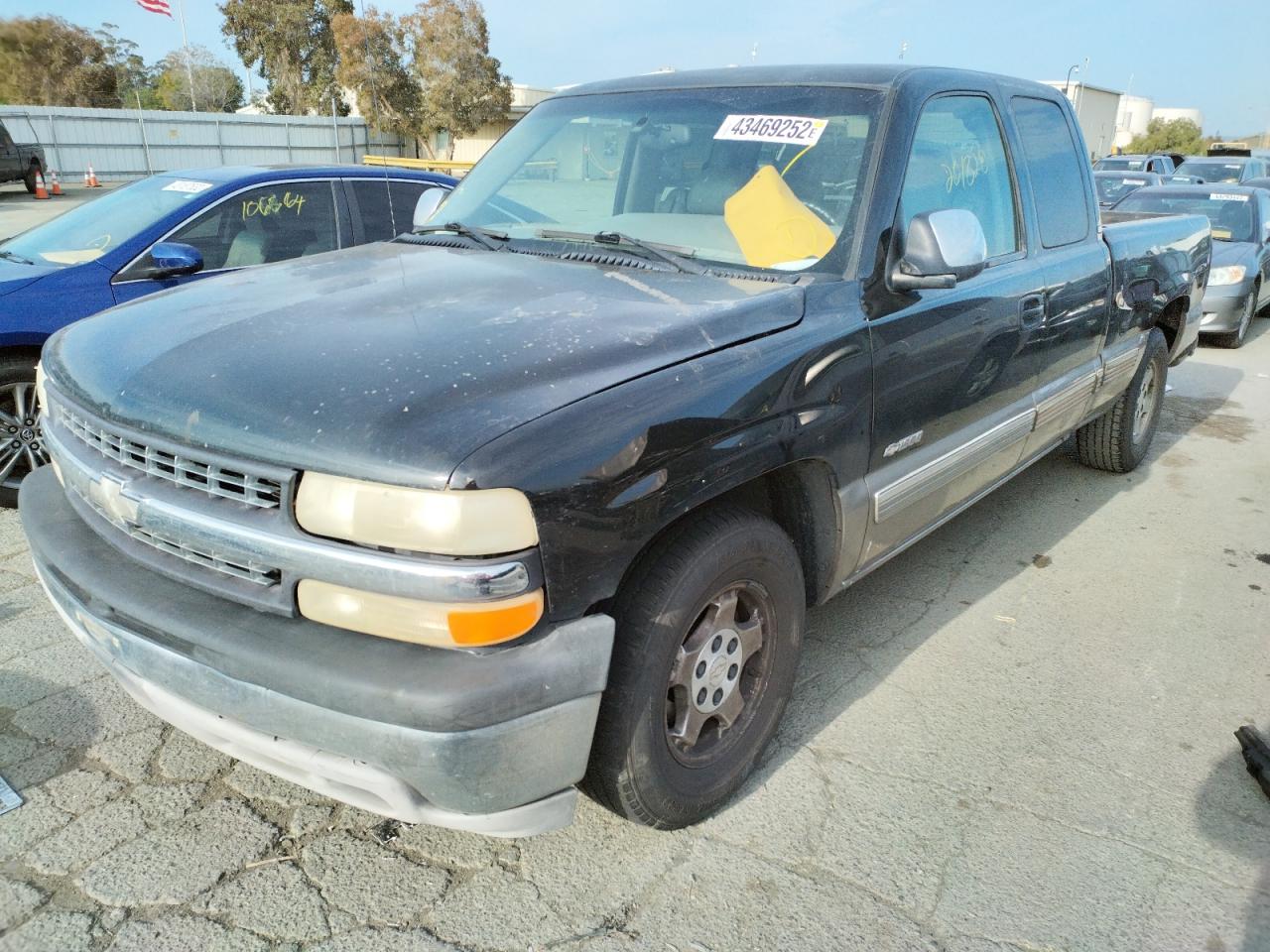 Photo 2 from auction – 2001 CHEVROLET SILVERADO with VIN 2GCEC19T111373523