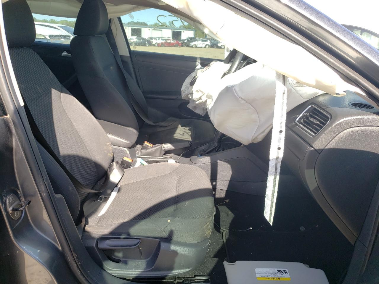 Photo 5 from auction – 2014 VOLKSWAGEN JETTA BASE with VIN 3VW2K7AJ6EM331881
