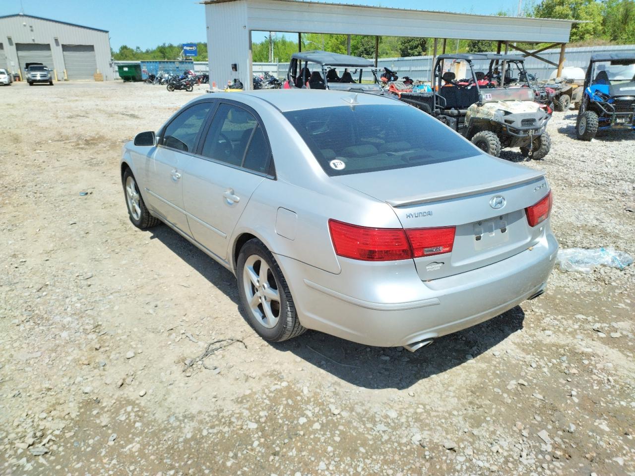Photo 13 from auction – 2009 HYUNDAI SONATA SE with VIN 5NPEU46F39H521811