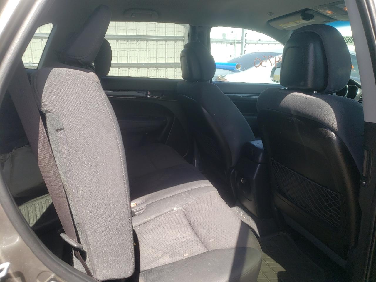 Photo 6 from auction – 2011 KIA SORENTO BA with VIN 5XYKTDA1XBG184004