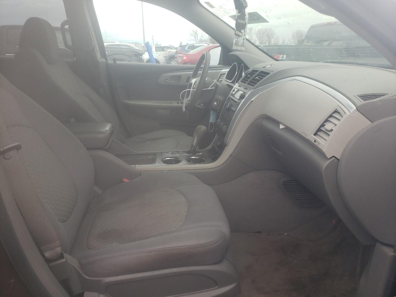Photo 5 from auction – 2010 CHEVROLET TRAVERSE L with VIN 1GNLREED4AS154199