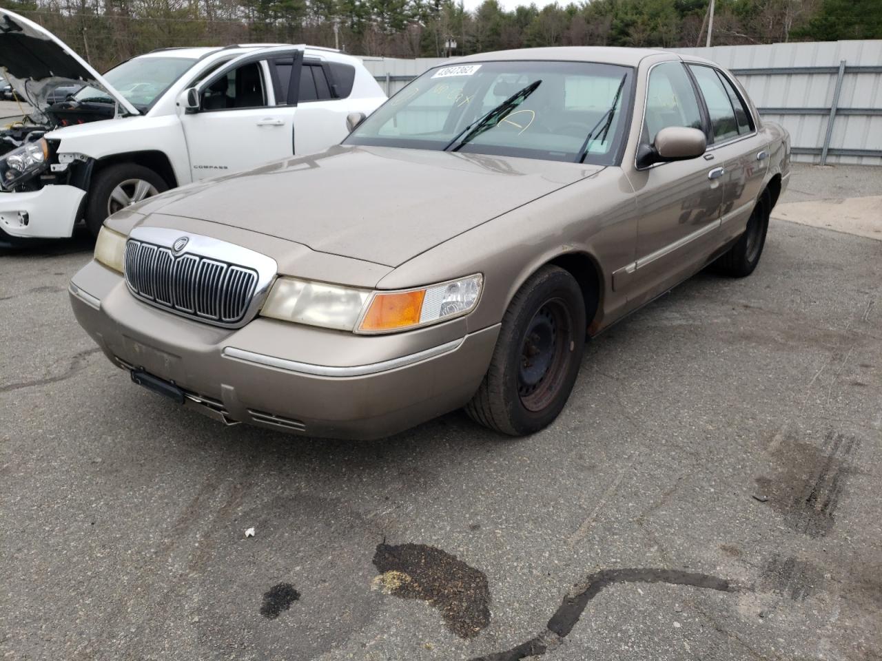Photo 2 from auction – 2002 MERCURY GRAND MARQ with VIN 2MEFM74W02X647443