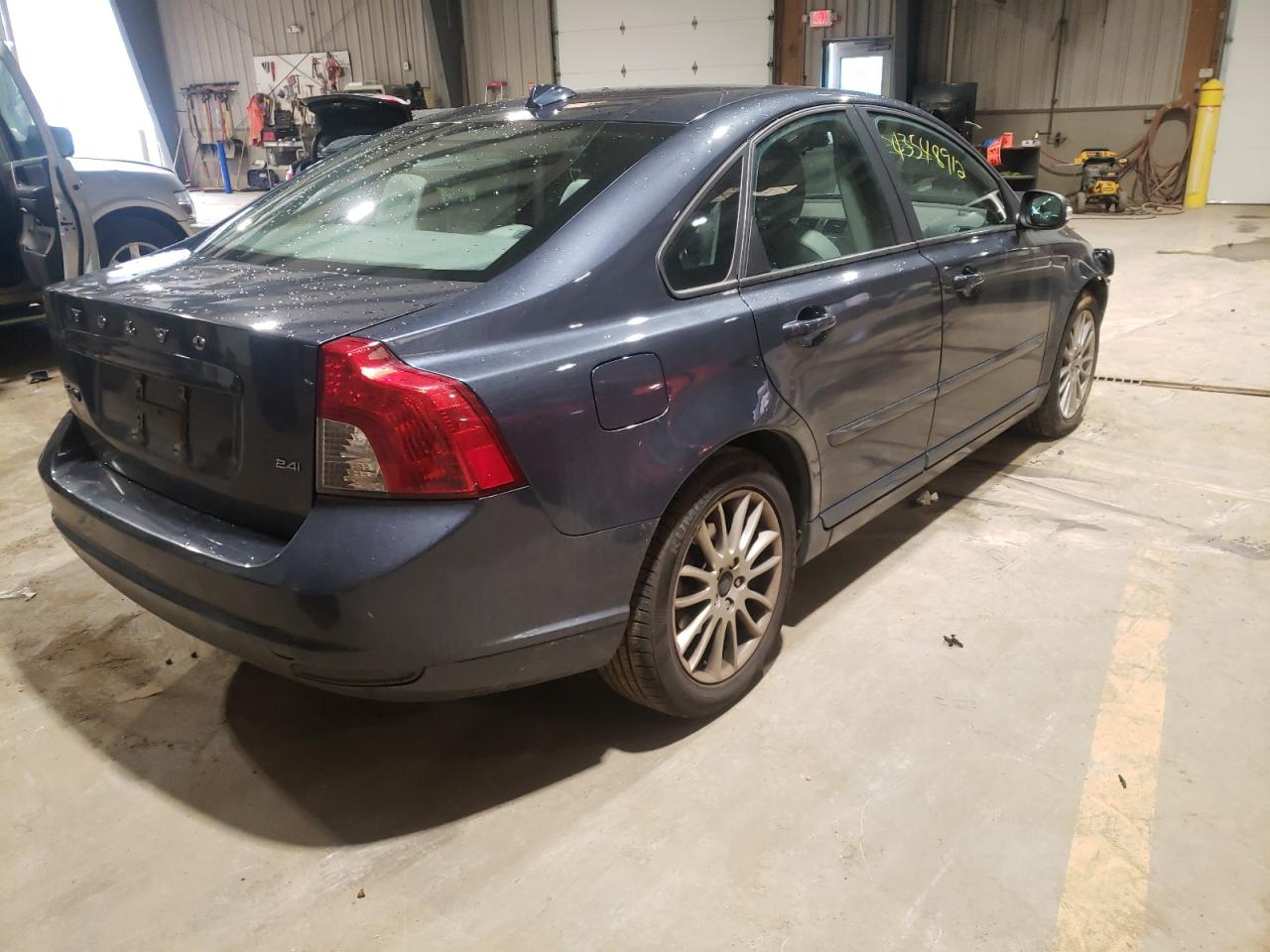 Photo 4 from auction – 2010 VOLVO S40 2.4I with VIN YV1390MS6A2496999
