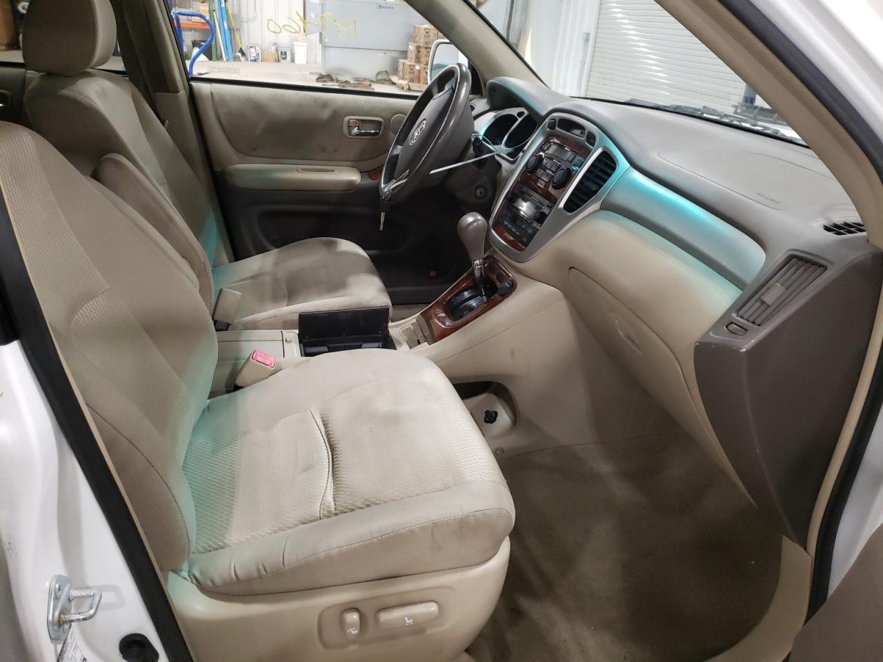 Photo 5 from auction – 2005 TOYOTA HIGHLANDER with VIN JTEEP21A150113883