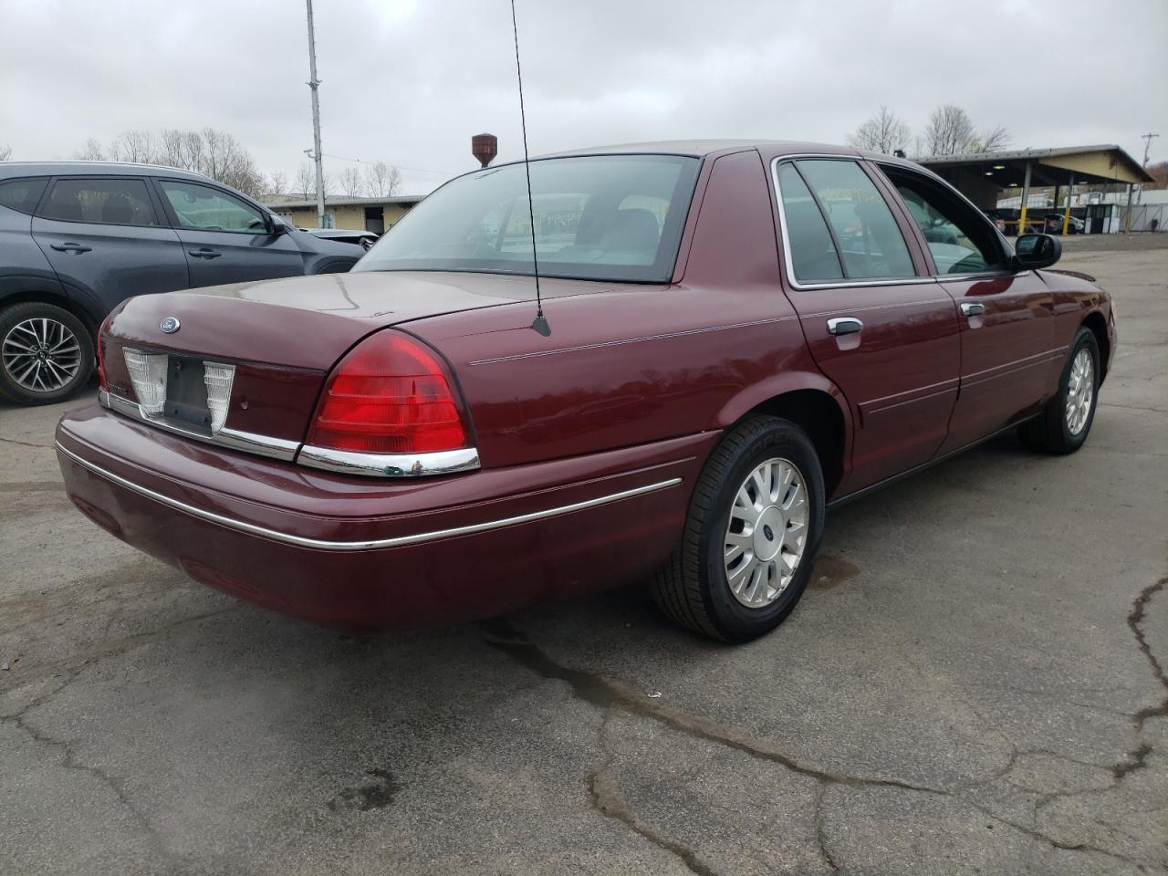 Photo 14 from auction – 2005 FORD CROWN VICT with VIN 2FAFP74W15X115878