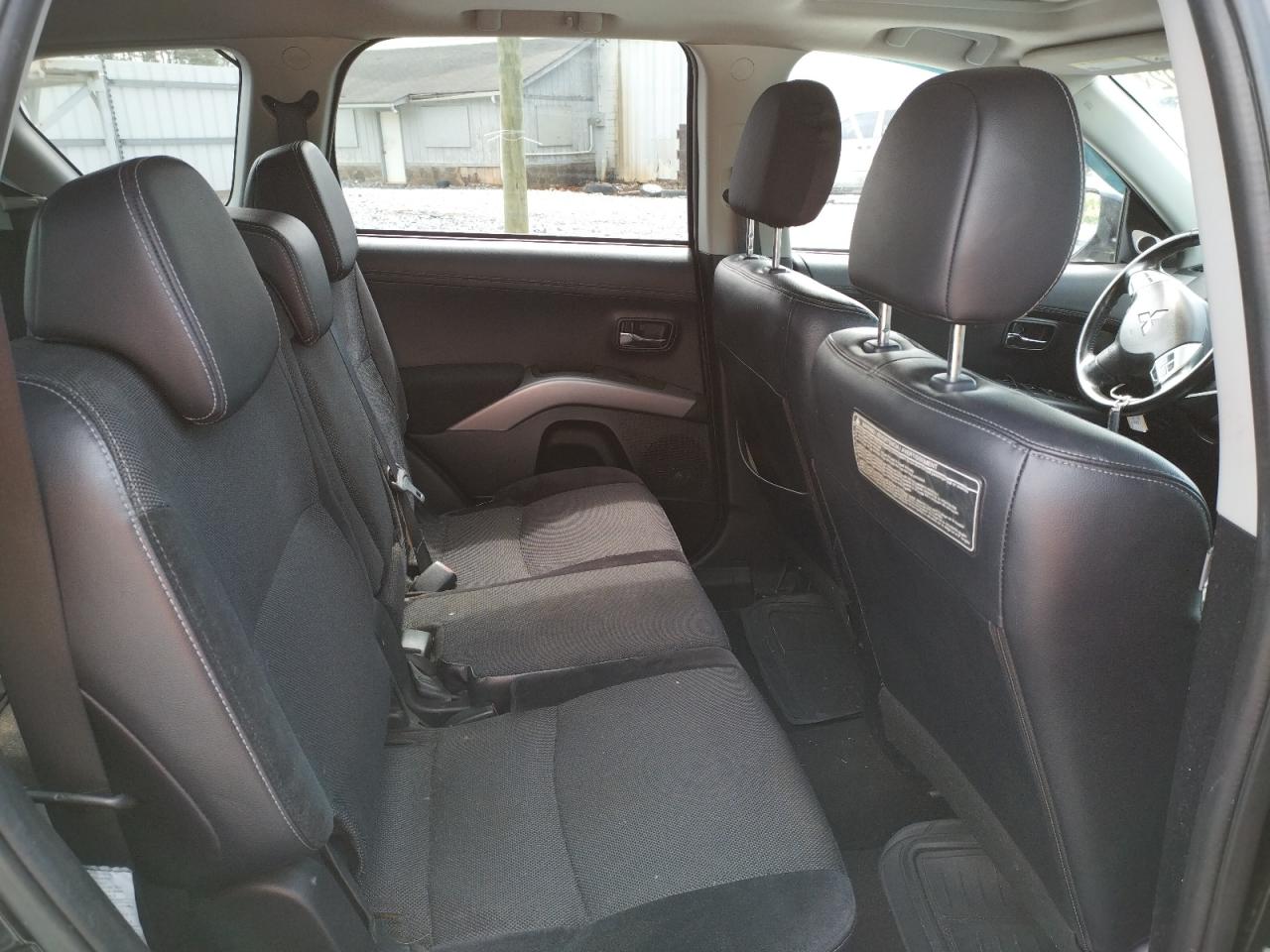 Photo 6 from auction – 2010 MITSUBISHI OUTLANDER with VIN JA4JT5AX3AZ009903