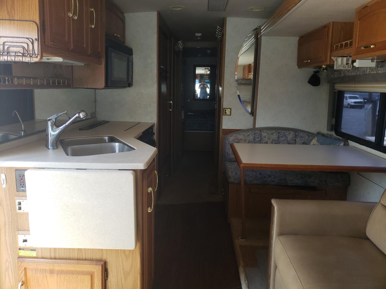 Photo 6 from auction – 2000 WINNEBAGO RV with VIN 1FCNF53S1Y0A04262
