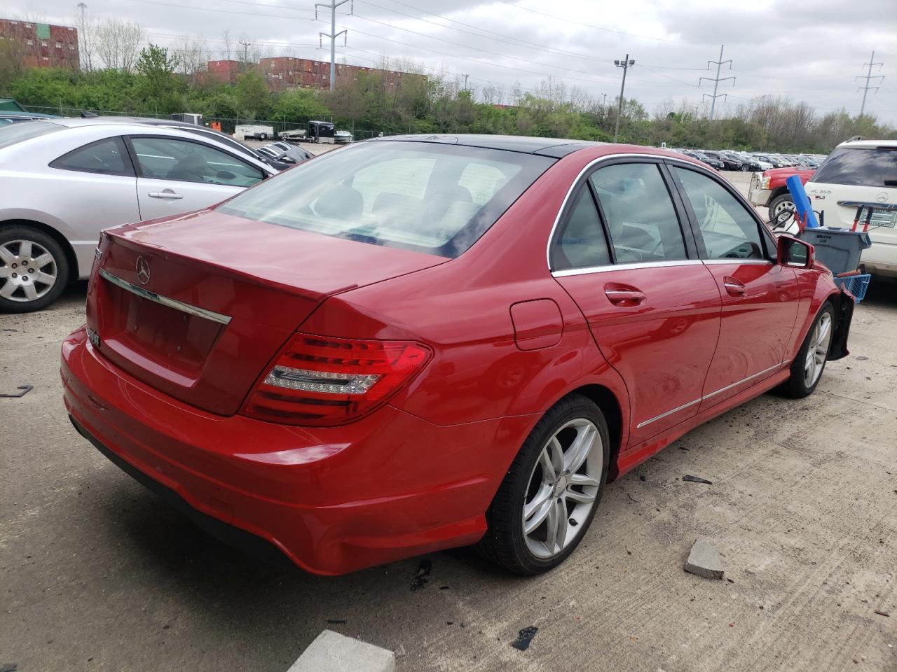 Photo 4 from auction – 2013 MERCEDES-BENZ C 250 with VIN WDDGF4HB2DA839907
