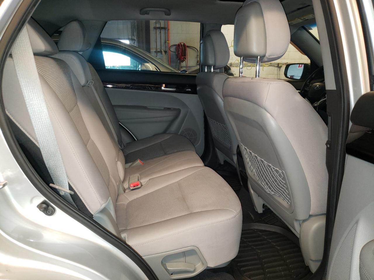 Photo 6 from auction – 2014 KIA SORENTO LX with VIN 5XYKTDA73EG462007