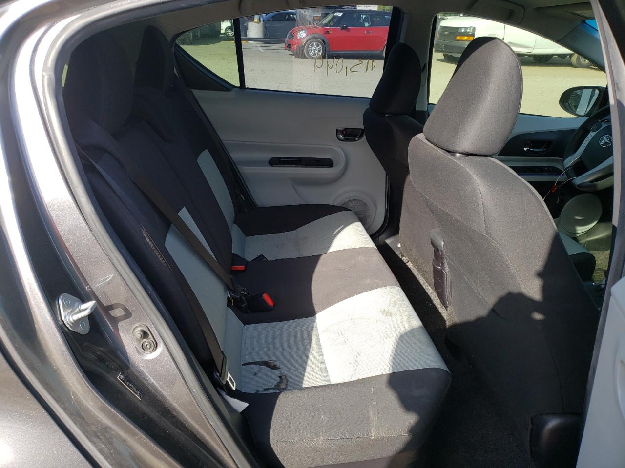 Photo 6 from auction – 2013 TOYOTA PRIUS C with VIN JTDKDTB36D1053274