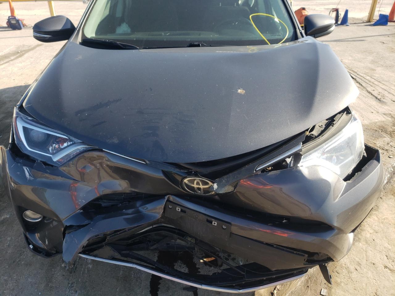 Photo 7 from auction – 2018 TOYOTA RAV4 ADVEN with VIN 2T3RFREV3JW808578
