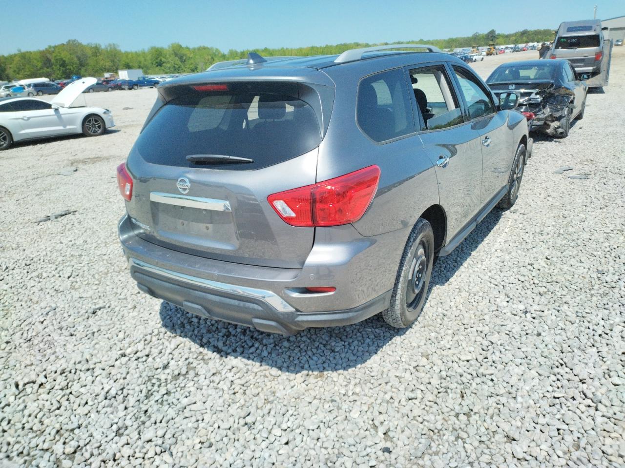 Photo 4 from auction – 2019 NISSAN PATHFINDER with VIN 5N1DR2MNXKC645311