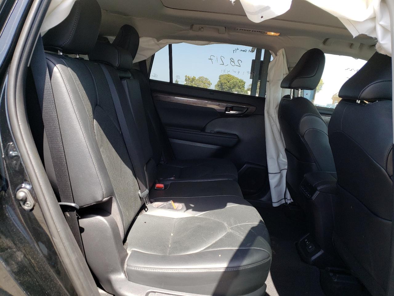 Photo 6 from auction – 2020 TOYOTA HIGHLANDER with VIN 5TDDZRBH9LS001731