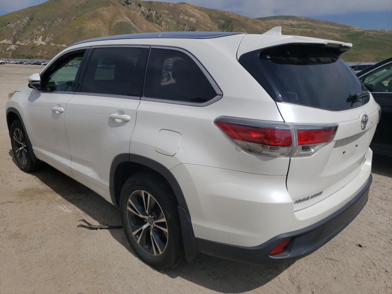 Photo 3 from auction – 2016 TOYOTA HIGHLANDER with VIN 5TDJKRFH6GS293328