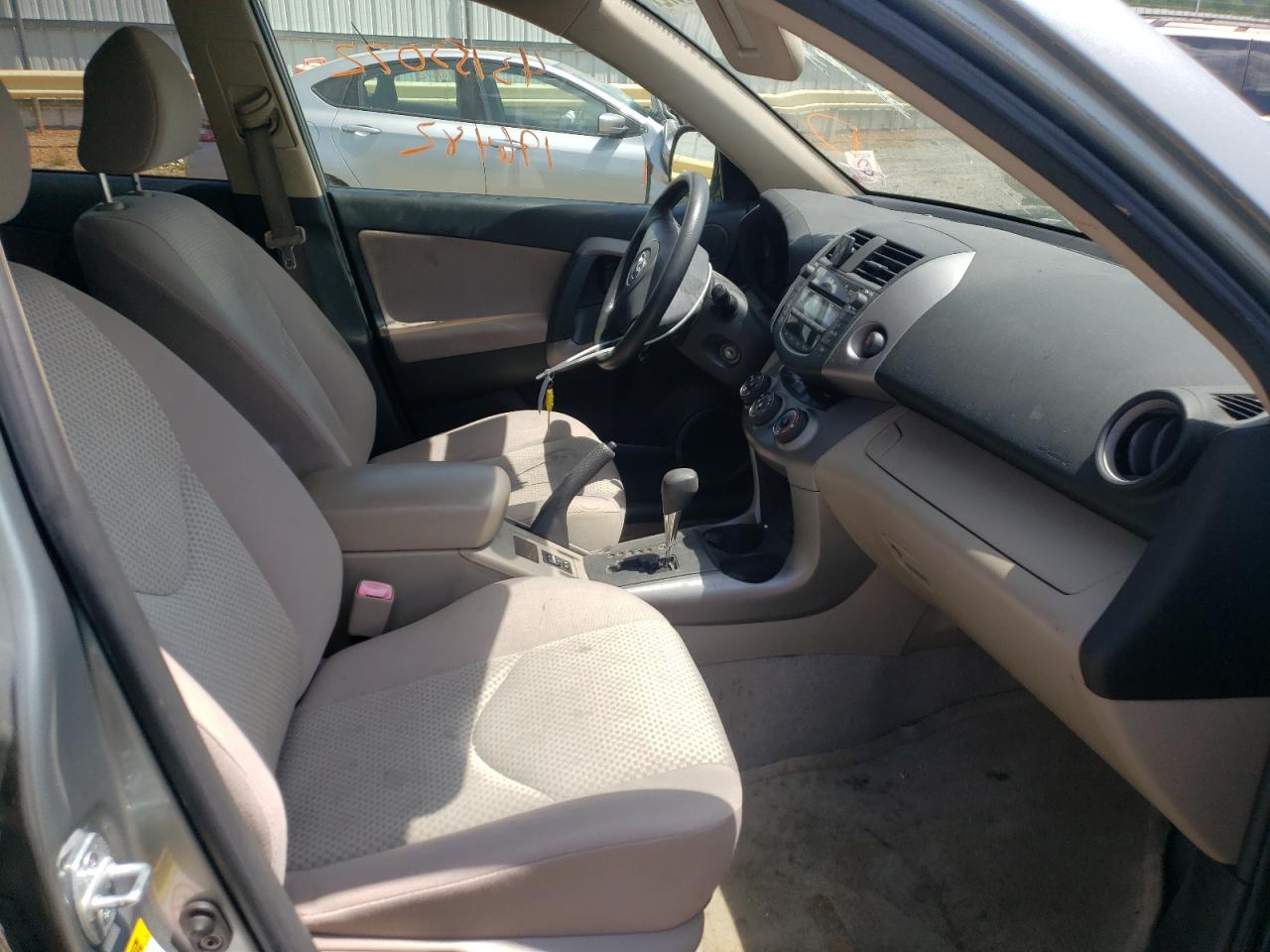 Photo 5 from auction – 2006 TOYOTA RAV4 with VIN JTMBD33V065034506