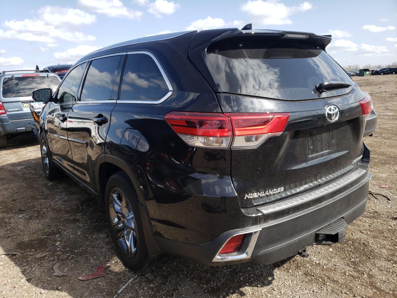 Photo 3 from auction – 2018 TOYOTA HIGHLANDER with VIN 5TDDZRFH9JS868943