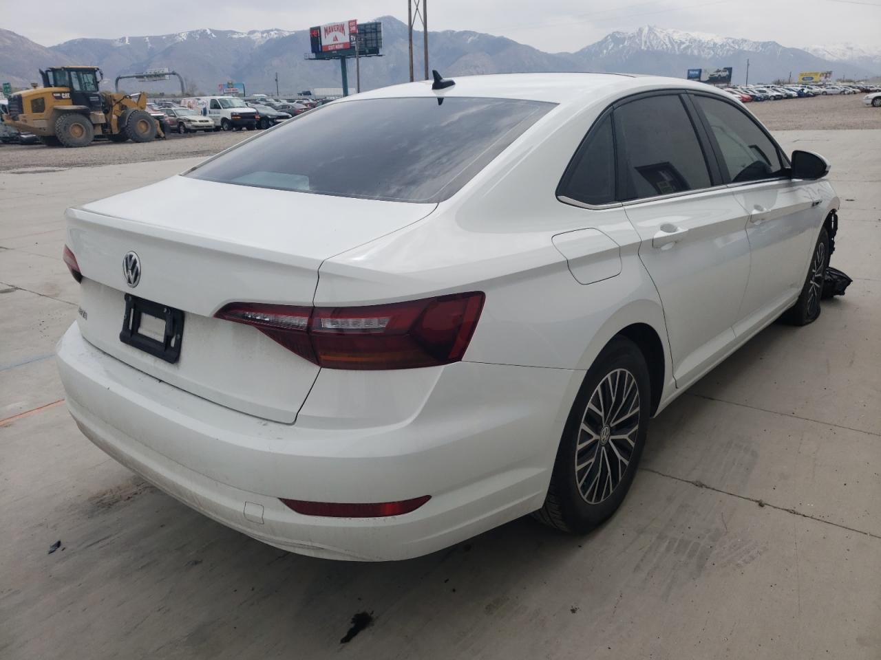 Photo 4 from auction – 2019 VOLKSWAGEN JETTA SEL with VIN 3VWEB7BU7KM272356