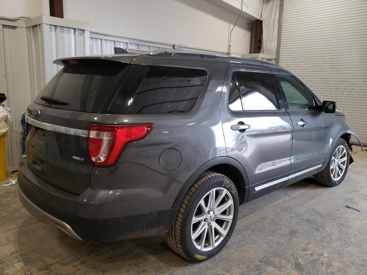 Photo 4 from auction – 2016 FORD EXPLORER L with VIN 1FM5K8F81GGB59814