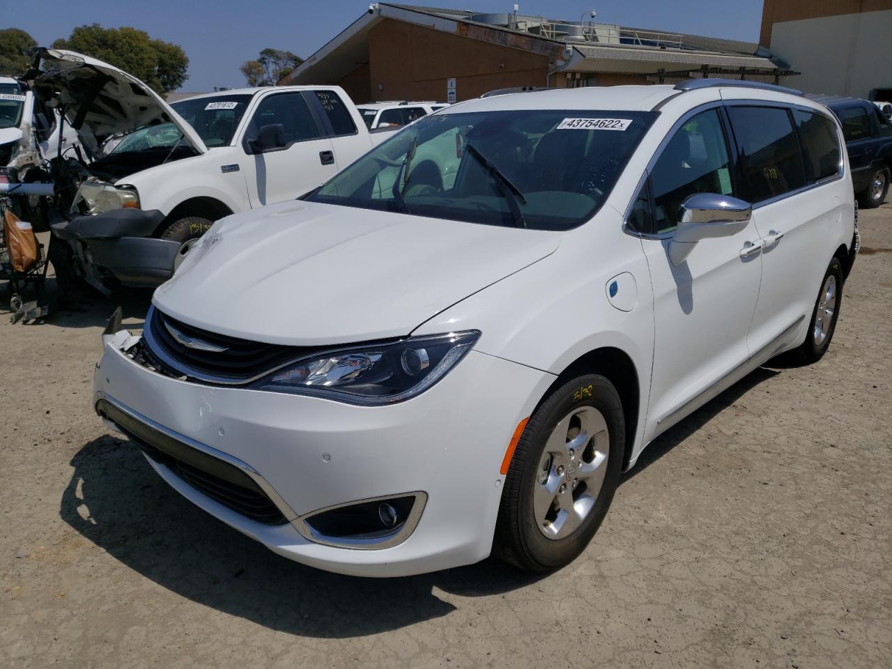 Photo 2 from auction – 2018 CHRYSLER PACIFICA H with VIN 2C4RC1N71JR358712