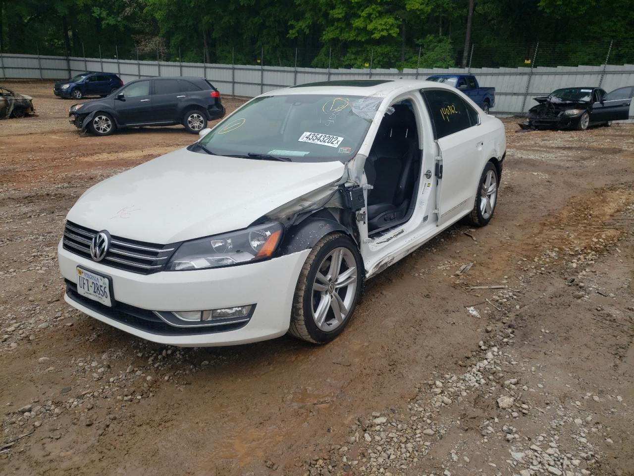 Photo 2 from auction – 2014 VOLKSWAGEN PASSAT SEL with VIN 1VWCS7A37EC056688