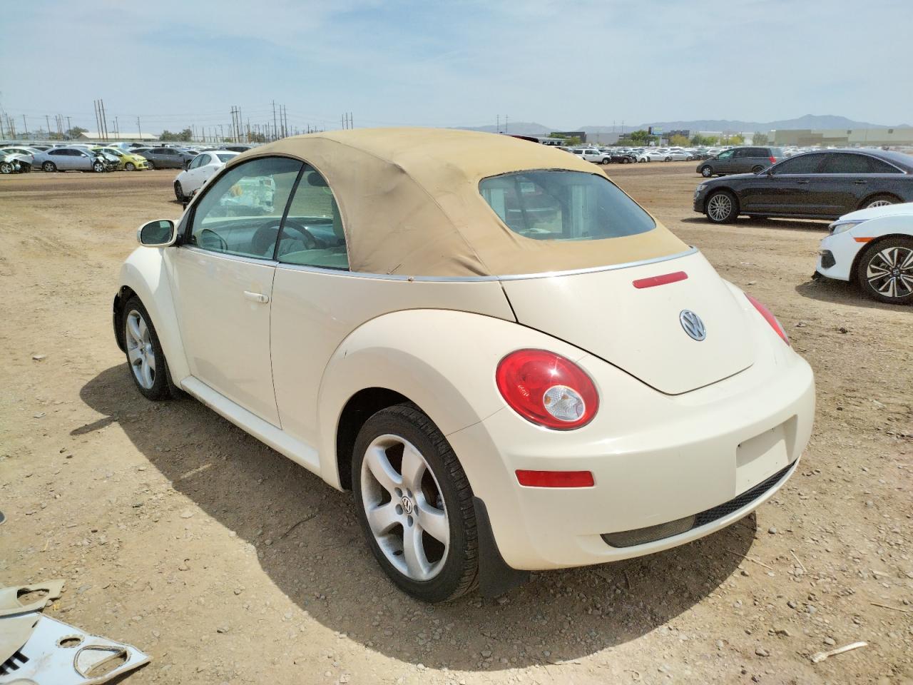 Photo 3 from auction – 2007 VOLKSWAGEN NEW BEETLE with VIN 3VWSF31Y07M415353