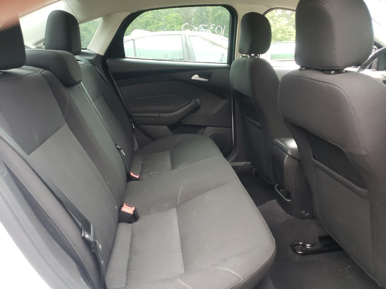 Photo 6 from auction – 2015 FORD FOCUS SE with VIN 1FADP3F20FL338521
