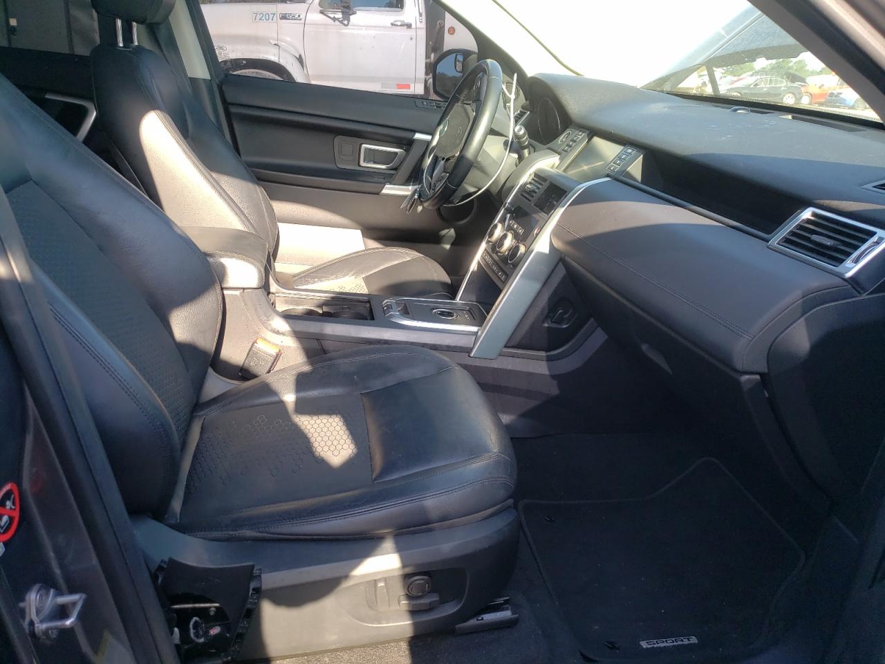 Photo 5 from auction – 2016 LAND ROVER DISCOVERY with VIN SALCP2BG7GH623537