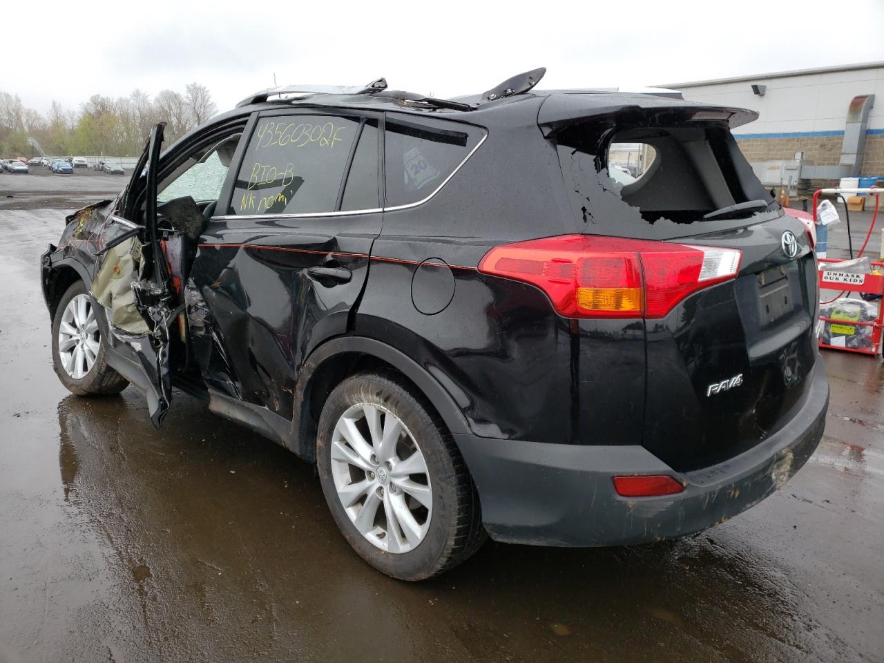 Photo 3 from auction – 2015 TOYOTA RAV4 LIMIT with VIN 2T3DFREV6FW257600