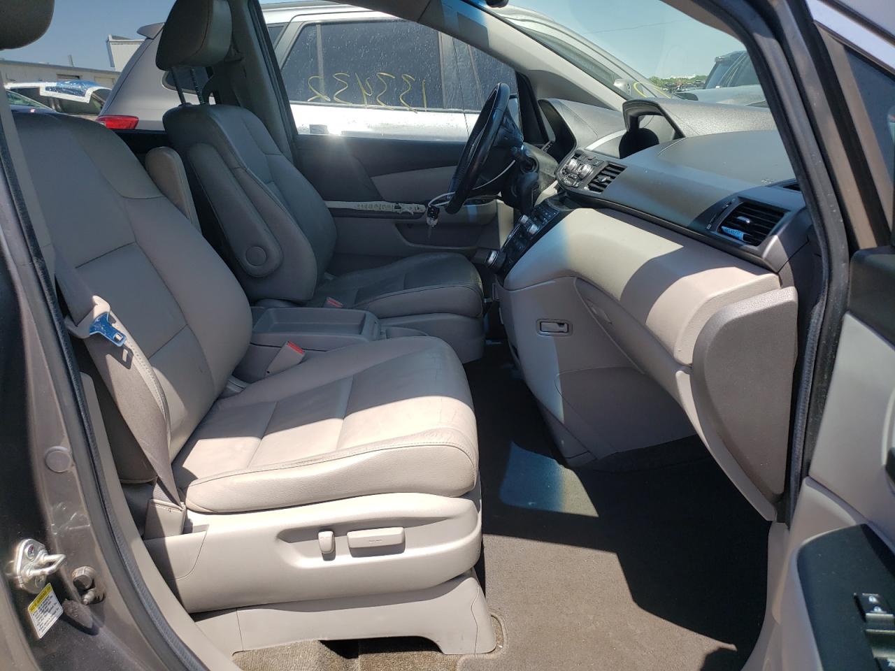 Photo 5 from auction – 2011 HONDA ODYSSEY TO with VIN 5FNRL5H96BB076146