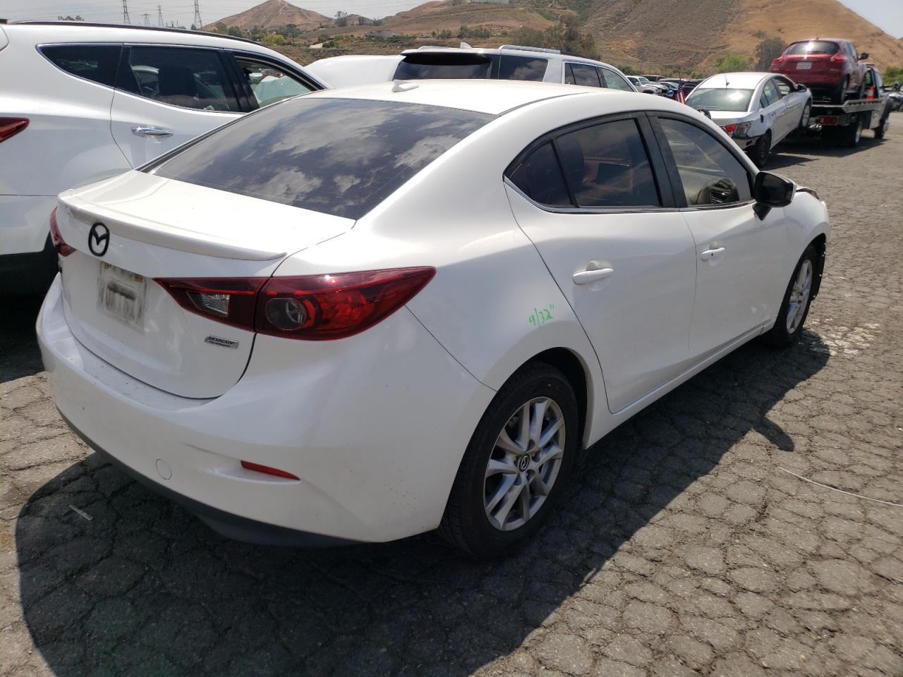 Photo 4 from auction – 2014 MAZDA 3 TOURING with VIN JM1BM1V70E1130788