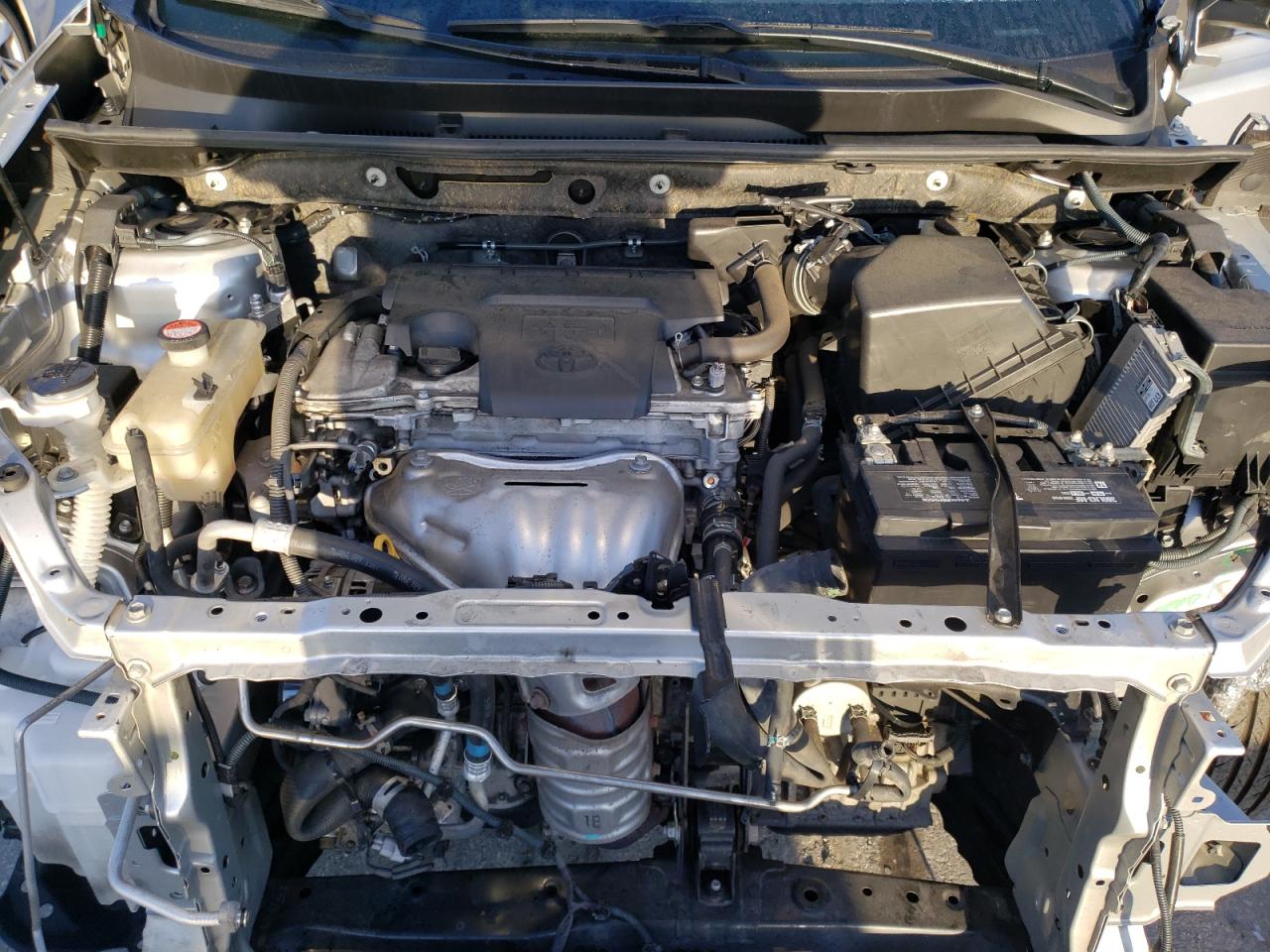 Photo 7 from auction – 2015 TOYOTA RAV4 LE with VIN JTMZFREV6FJ035613