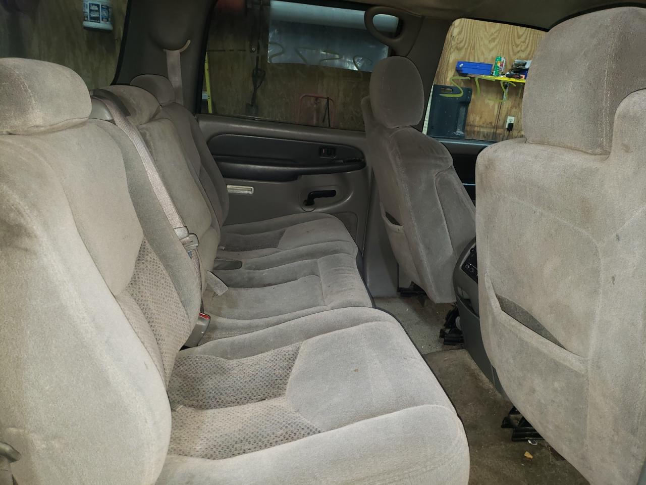 Photo 6 from auction – 2003 CHEVROLET SUBURBAN K with VIN 3GNFK16Z53G306361