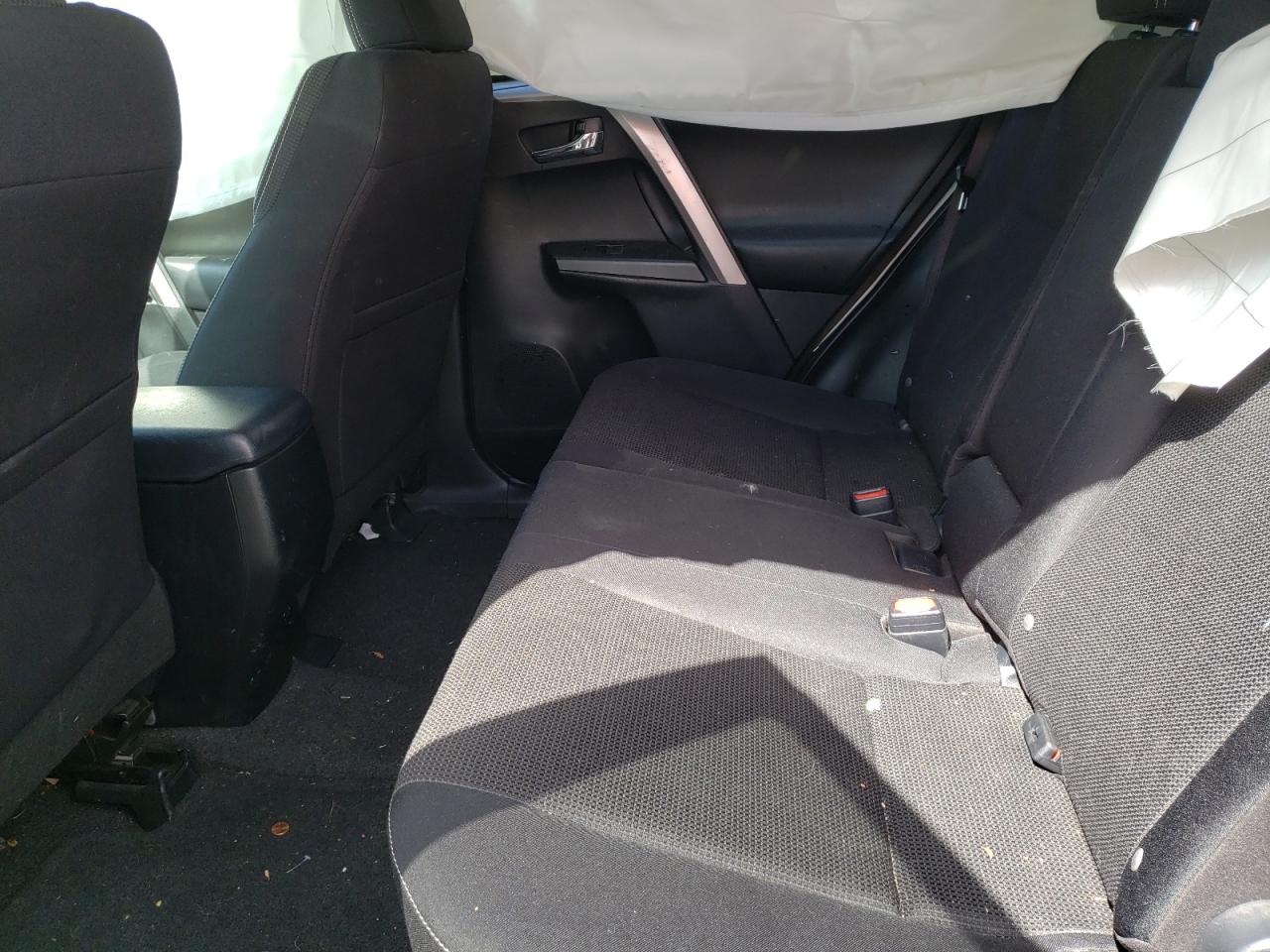 Photo 6 from auction – 2016 TOYOTA RAV4 XLE with VIN JTMRFREV5GJ096047