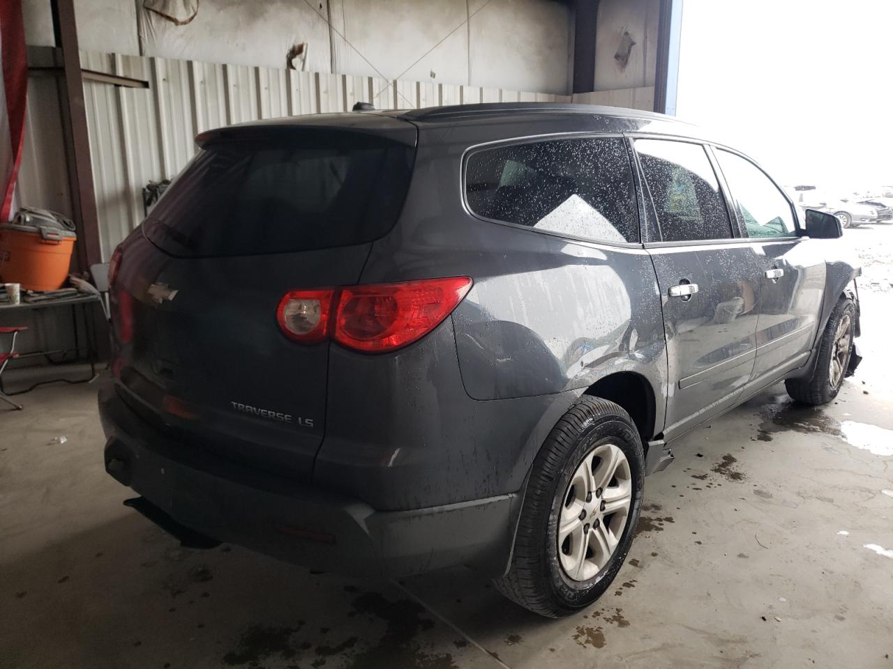 Photo 4 from auction – 2011 CHEVROLET TRAVERSE L with VIN 1GNKVEED5BJ331406