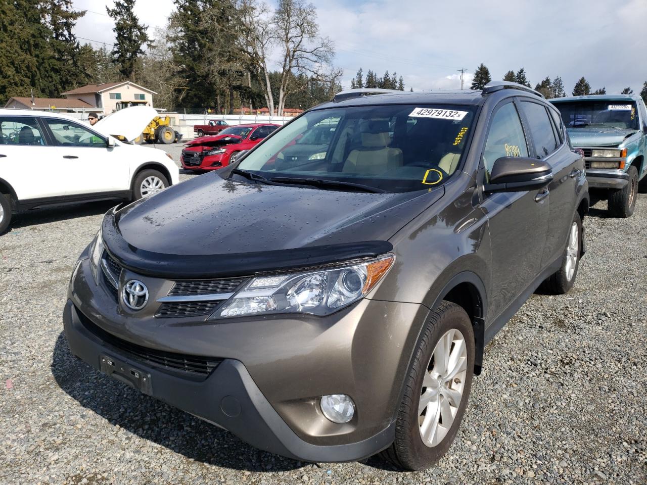 Photo 2 from auction – 2015 TOYOTA RAV4 LIMIT with VIN JTMDFREV5FD127305