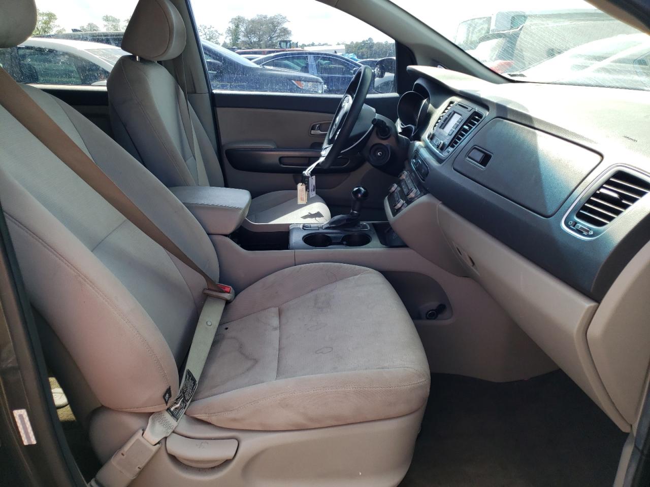 Photo 5 from auction – 2015 KIA SEDONA LX with VIN KNDMB5C12F6042351
