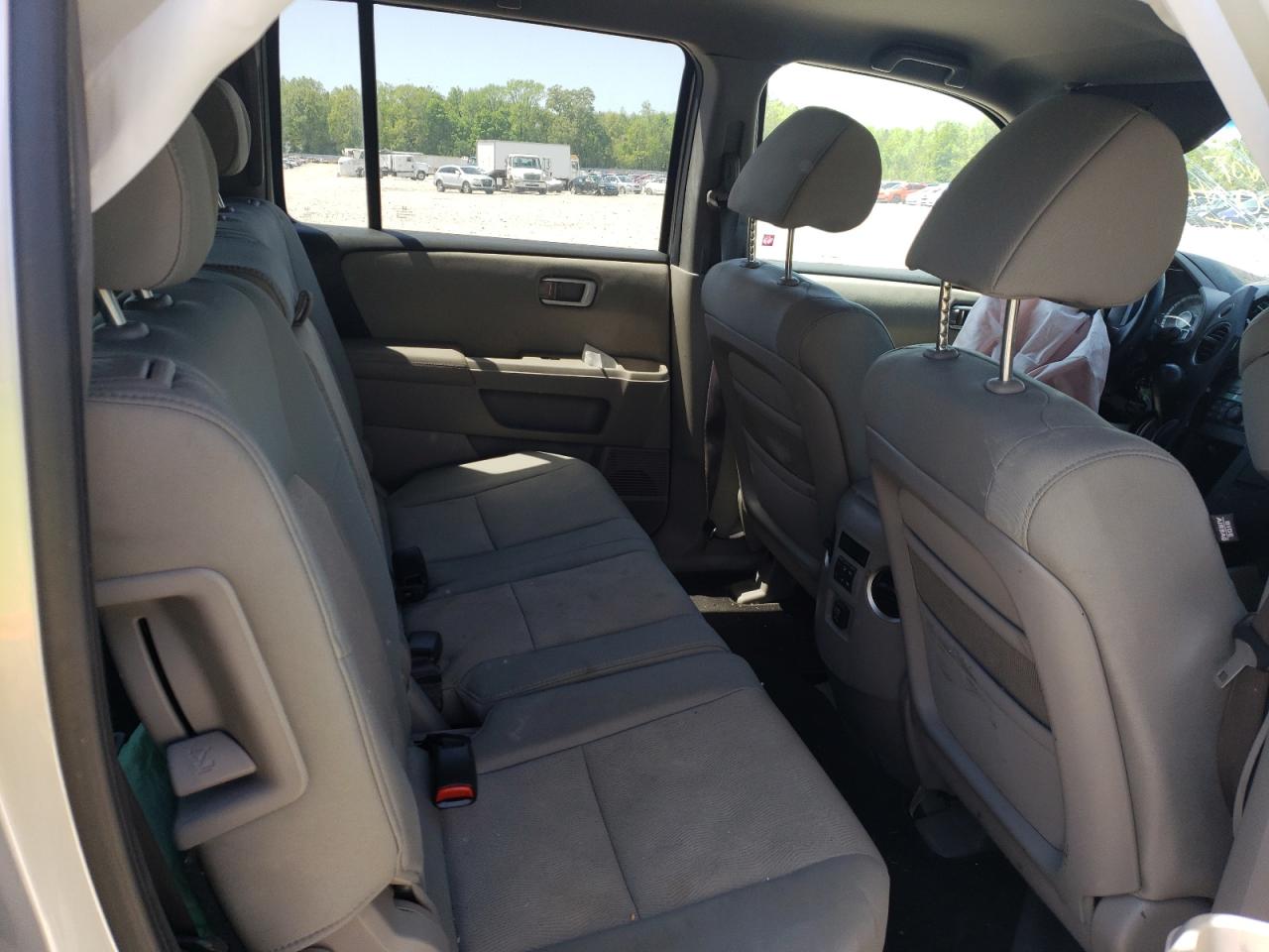 Photo 6 from auction – 2011 HONDA PILOT LX with VIN 5FNYF3H2XBB044343