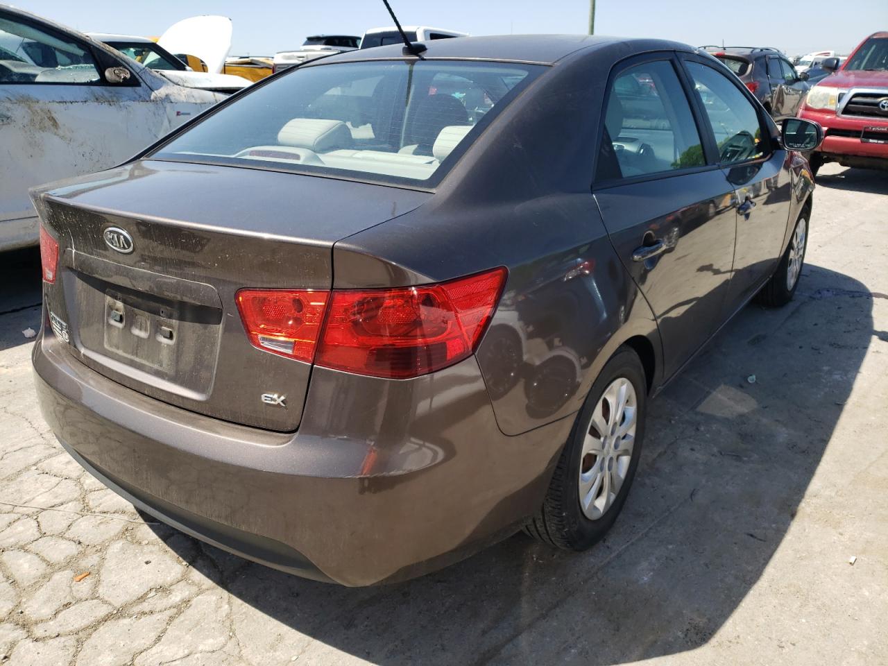 Photo 4 from auction – 2013 KIA FORTE EX with VIN KNAFU4A24D5695210