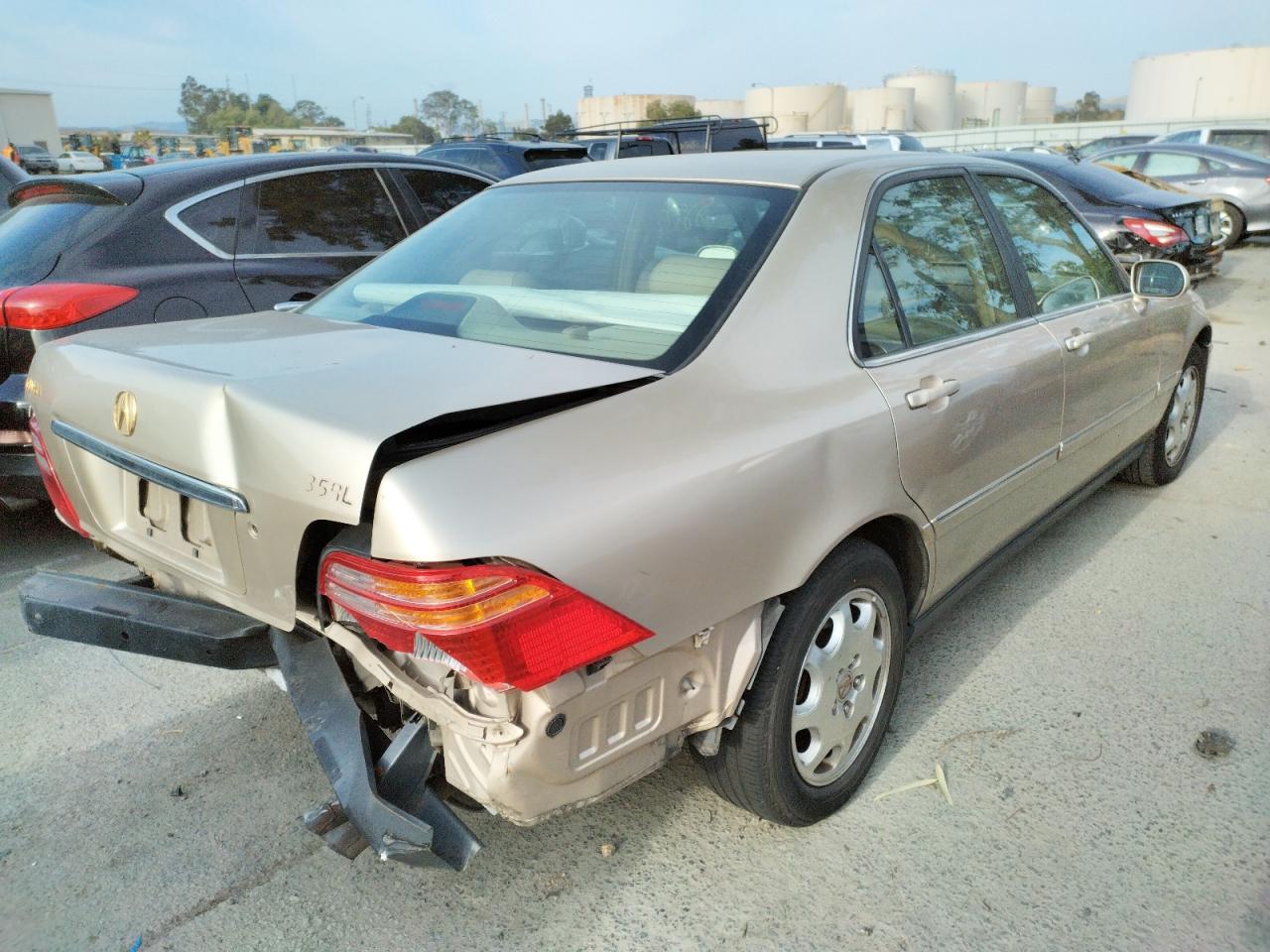 Photo 4 from auction – 2001 ACURA 3.5RL with VIN JH4KA96531C002630