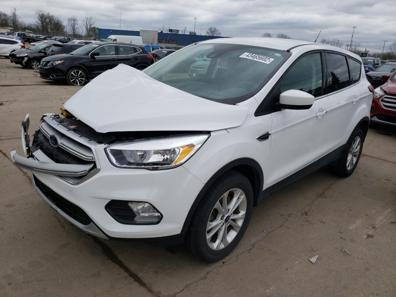 Photo 2 from auction – 2019 FORD ESCAPE SE with VIN 1FMCU9GD2KUA96977