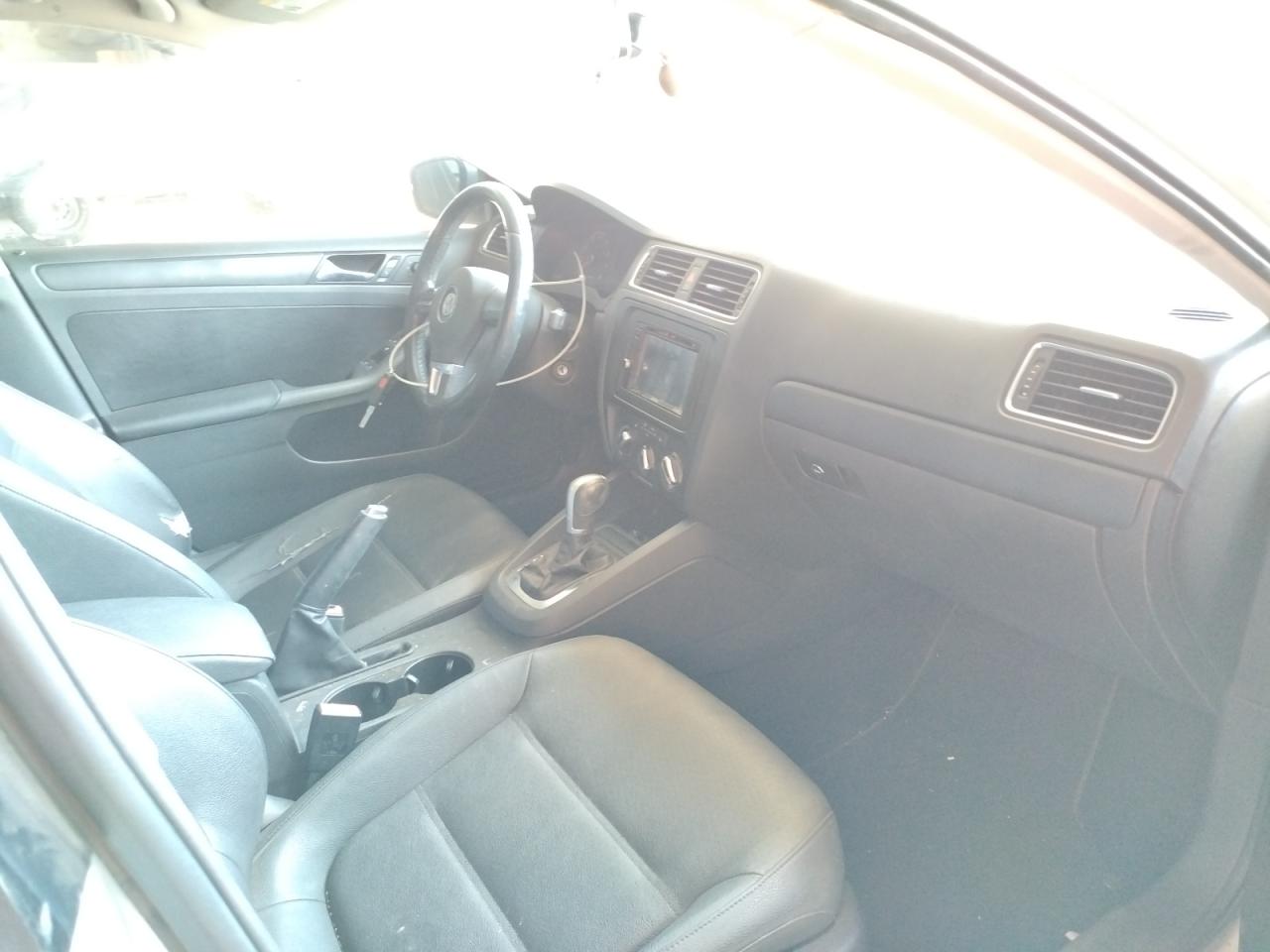 Photo 5 from auction – 2011 VOLKSWAGEN JETTA SE with VIN 3VWDZ7AJ0BM330127