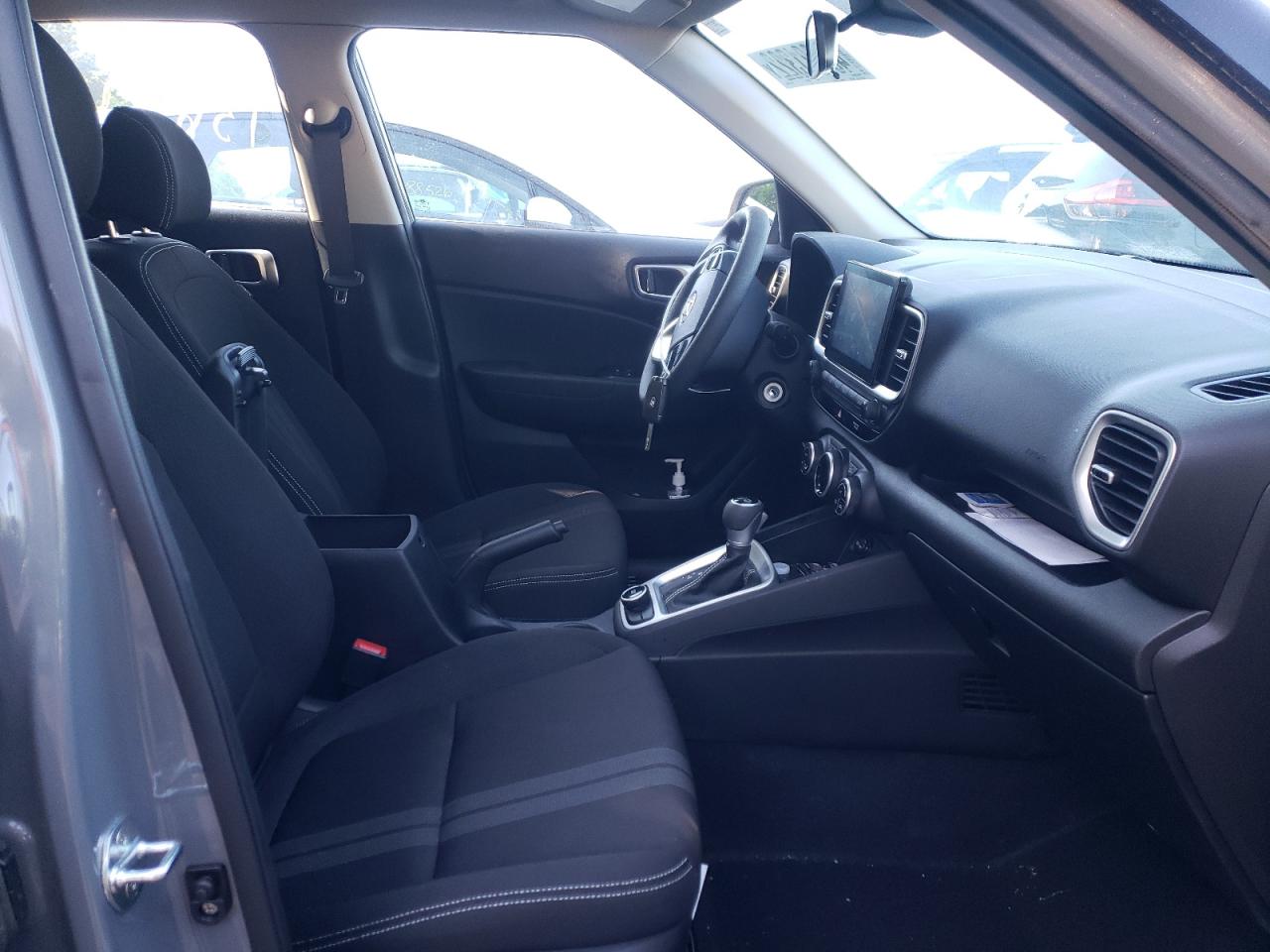 Photo 5 from auction – 2020 HYUNDAI VENUE SEL with VIN KMHRC8A3XLU024689