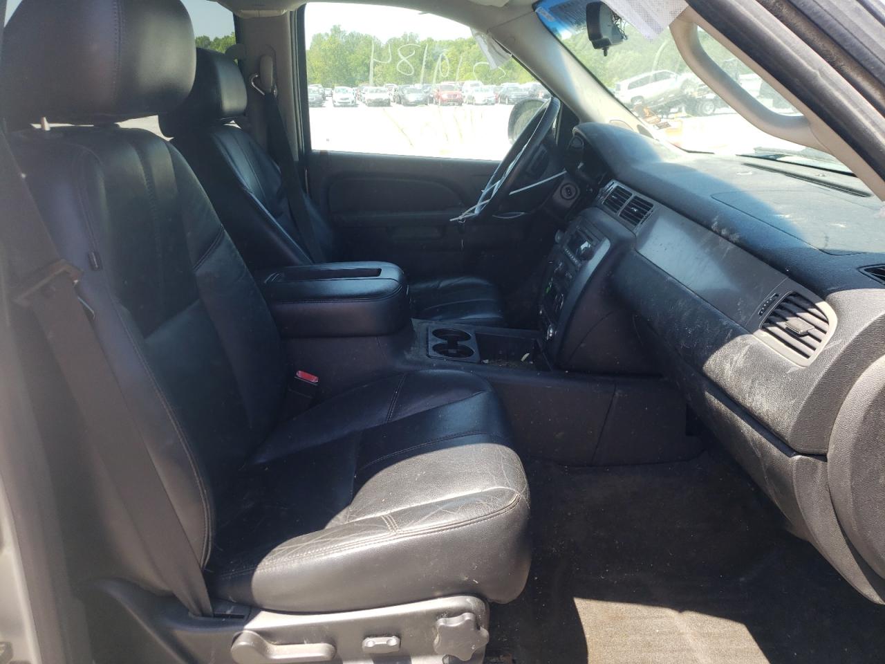 Photo 5 from auction – 2010 CHEVROLET AVALANCHE with VIN 3GNVKFE09AG194849