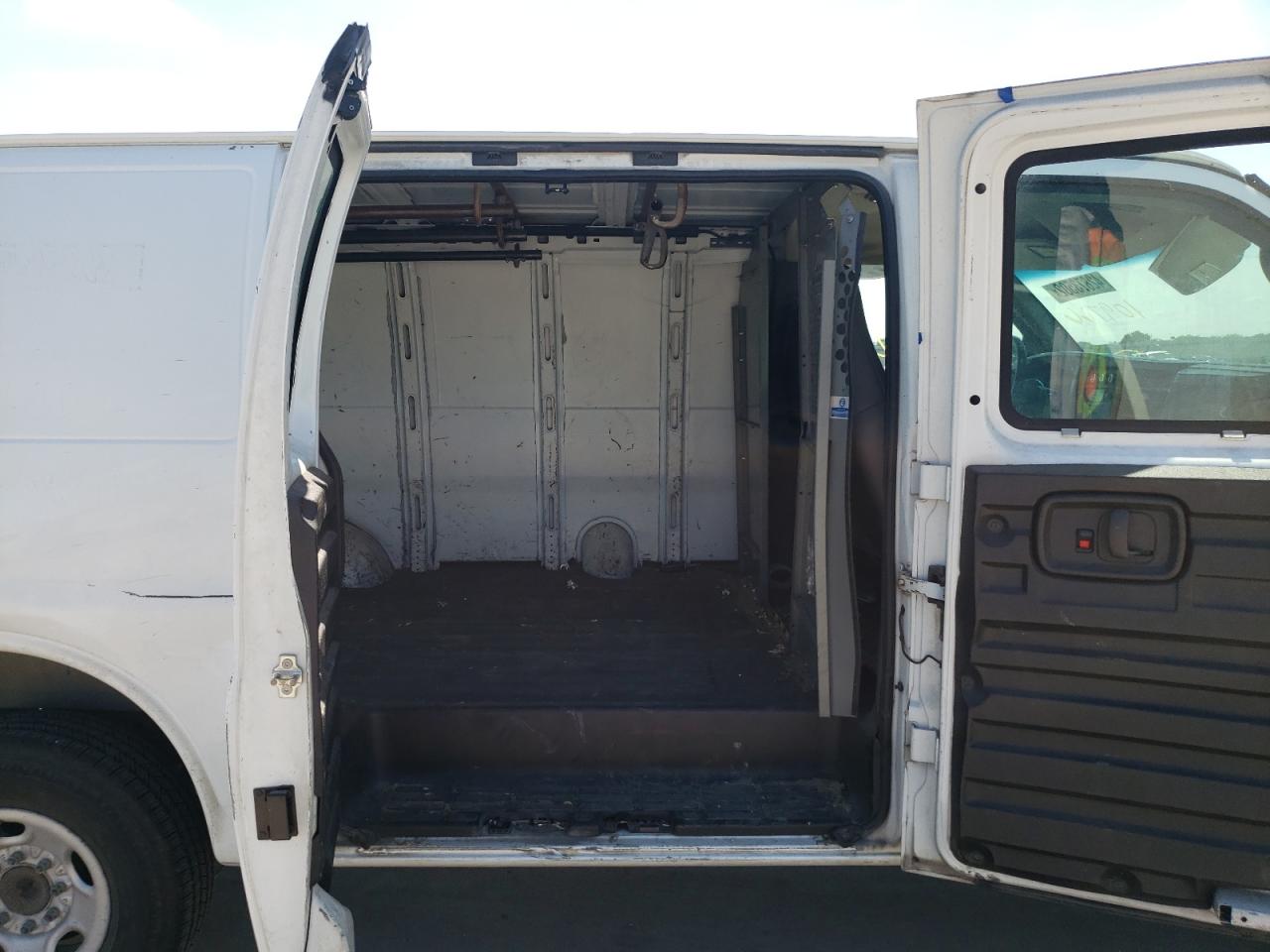 Photo 6 from auction – 2008 CHEVROLET EXPRESS G2 with VIN 1GCGG25C081109766