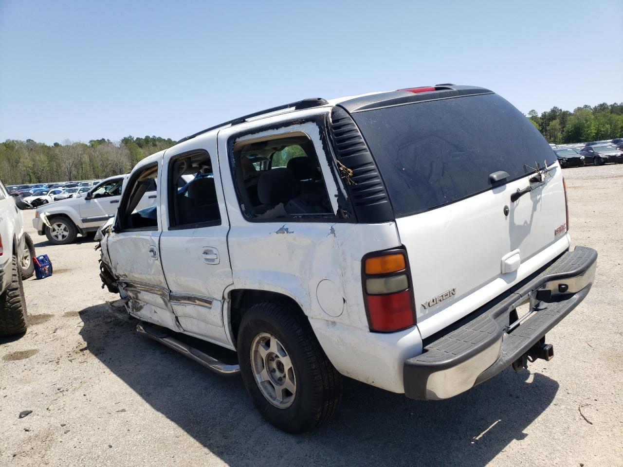 Photo 3 from auction – 2005 GMC YUKON with VIN 1GKEC13V45J224615